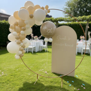 Ballonnenboog nude bruin wit binnen en tuinfeest