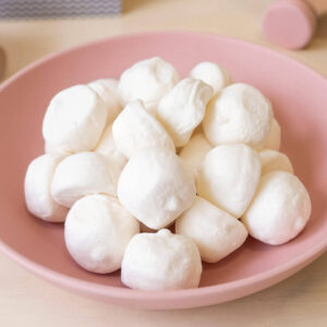 Spekbollen spekjes wit in schaal