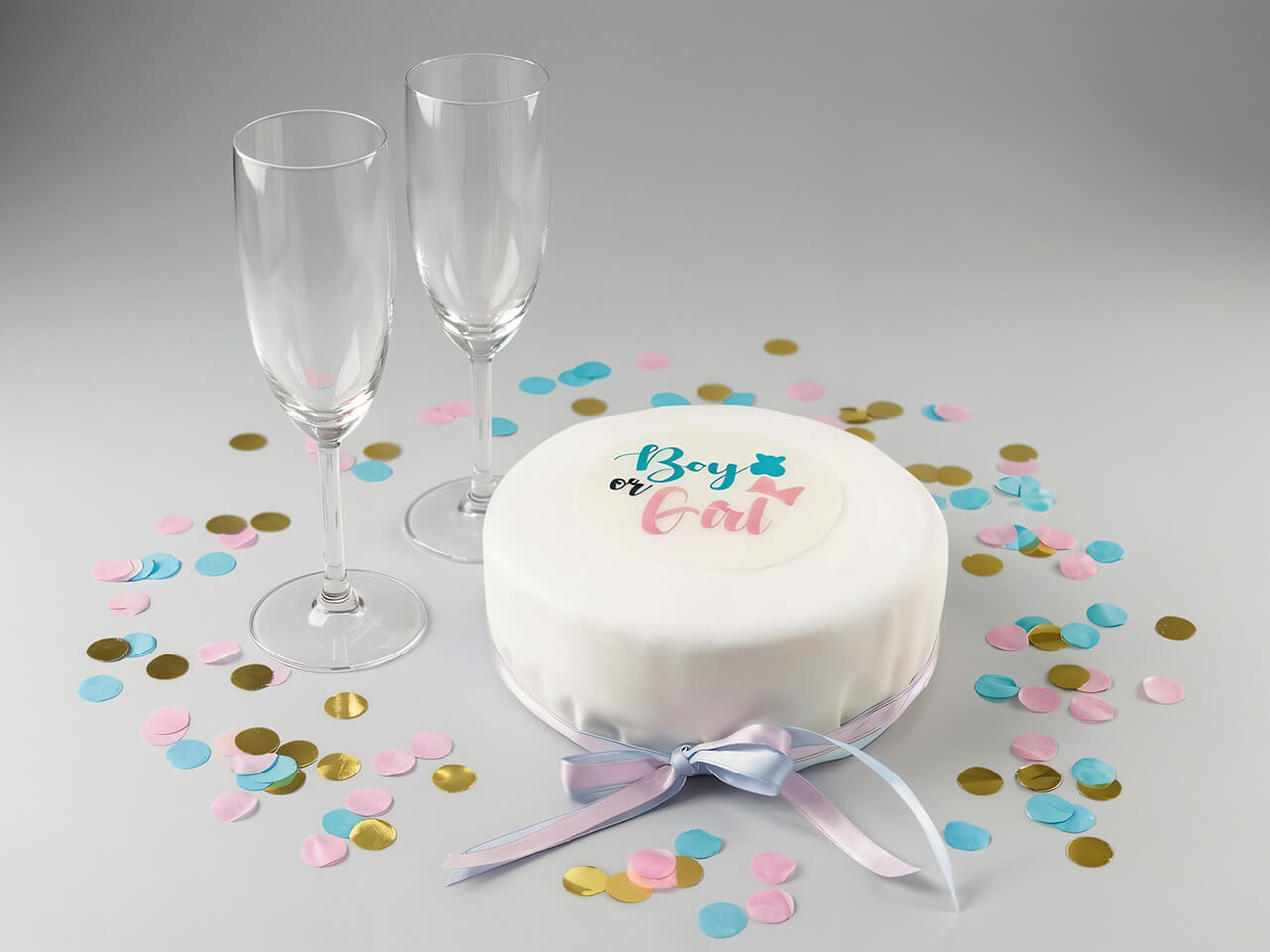 Gender Reveal taart boy or girl met champagneglazen